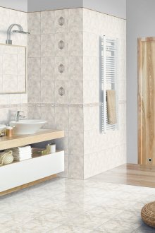 Леки плочки, паркет и дървена врата