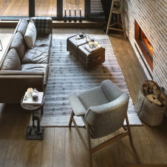 Диван с права таванско помещение