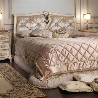 Издълбано рококо легло