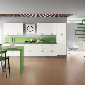 Кафяв ламинат в зелена и бяла кухня