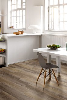 Ламинат в дърво в кухня в скандинавски стил