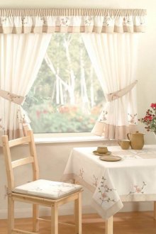 Къси кухненски завеси