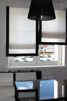 Черно-бели римски завеси за кухнята