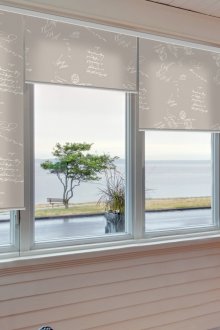 Сиви ролетни щори с надписи за кухнята