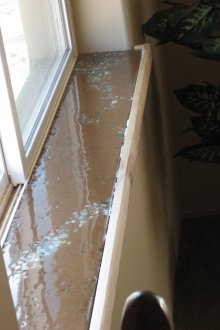 Изливане на бетонен перваз на прозорец