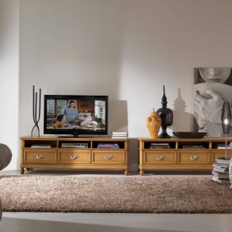 Дървени шкафове в хола