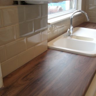 Повърхностно монтирана керамична мивка