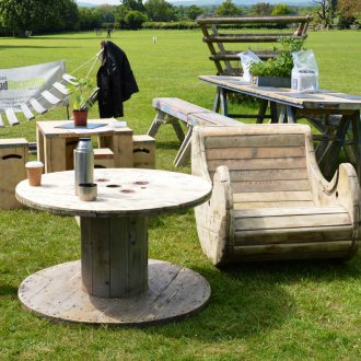 Маса от макара за лятна резиденция