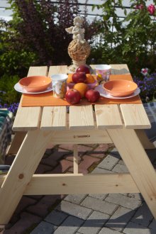 Малка маса за лятна резиденция