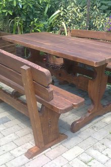 Маса от масивно дърво за градина