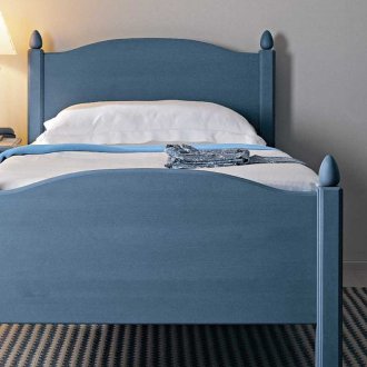 Дървено синьо легло