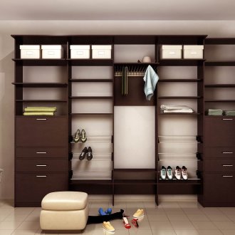 Голяма съблекалня с удобна организация