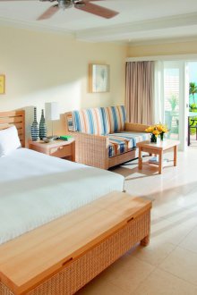 Уютна спалня с плетени мебели