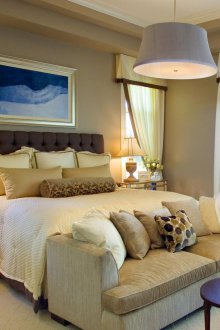 Уютна светла спалня