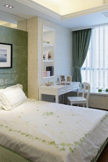 Уютна зелена спалня