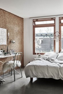 Cork kertas dinding di bilik tidur Scandinavia