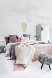 Aksen terang di bilik tidur Scandinavia