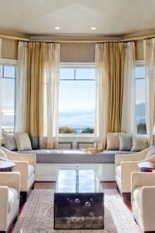 Дневна с мека зона в прозорец