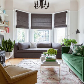 Ретро всекидневна с прозорец