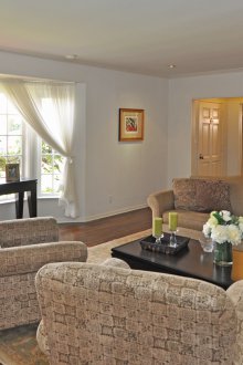 Дневна с прозорец в селска къща