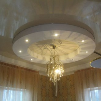 Кръгъл таван с полилей