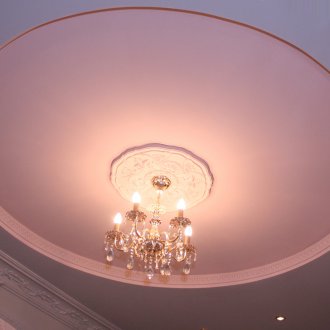 Кръгъл таван с плот