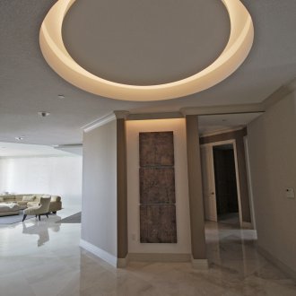Кръгъл таван с подсветка
