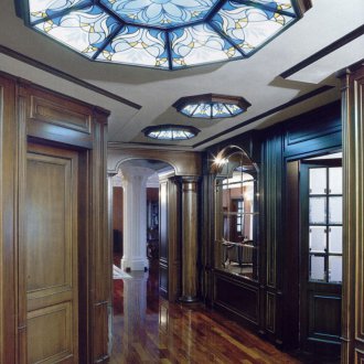 Таван с кръгли витражи