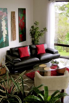 Модерна всекидневна в еко стил.