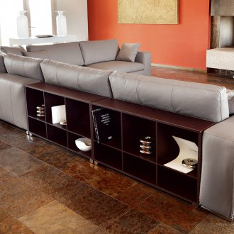 Диван с рафтове отзад