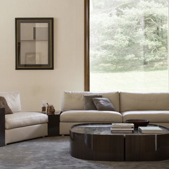 Диван с рафтове и маса