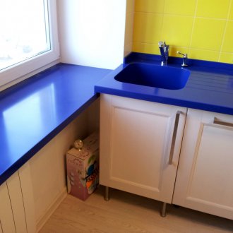 Пластмасов син прозорец