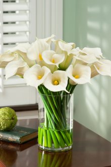 Изкуствени цветя в интериора