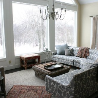 Диван в селския салон