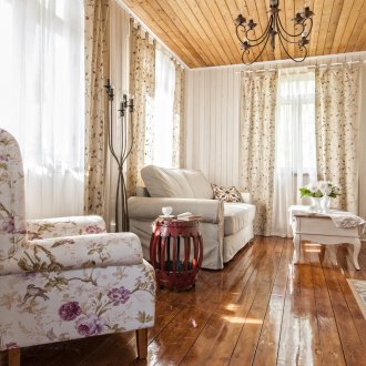 Всекидневна в стила на Прованс в страната