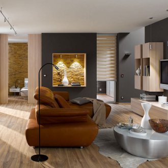 Ниша, изправена пред декоративен камък в хола