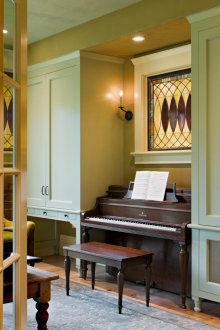 Пиано в ниша в хола