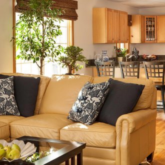 Бежов диван от еко кожа