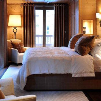 Кафяви завеси за проверка