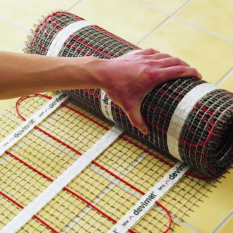 Pemanasan lantai yang digulung