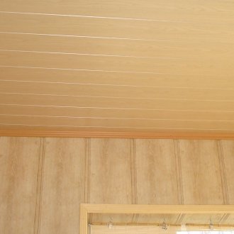 Таван от PVC дървени панели