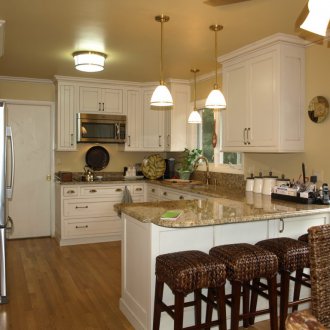 Бежов таван в къщата