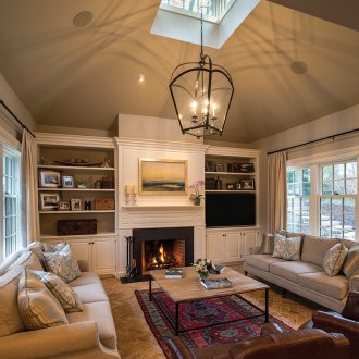 Колониален бежов таван