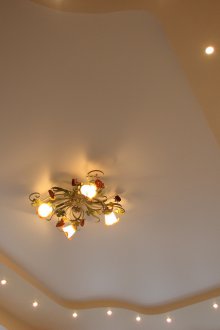 Бежов окачен таван