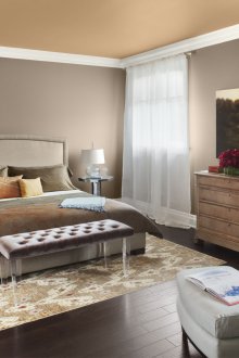 Бежов таван в спалнята