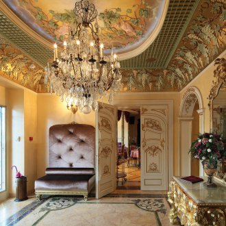 Таван в класически стил