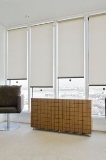 Ролетни щори на френския прозорец