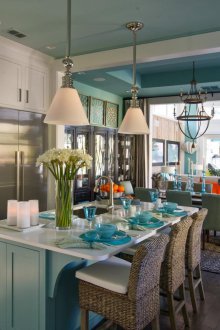 Син таван в интериора на къщата