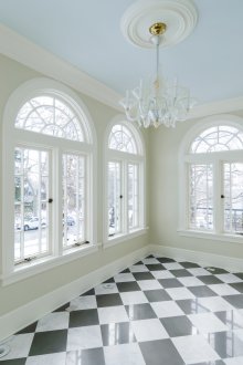 Син таван в имението