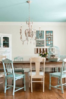 Син таван в трапезарията